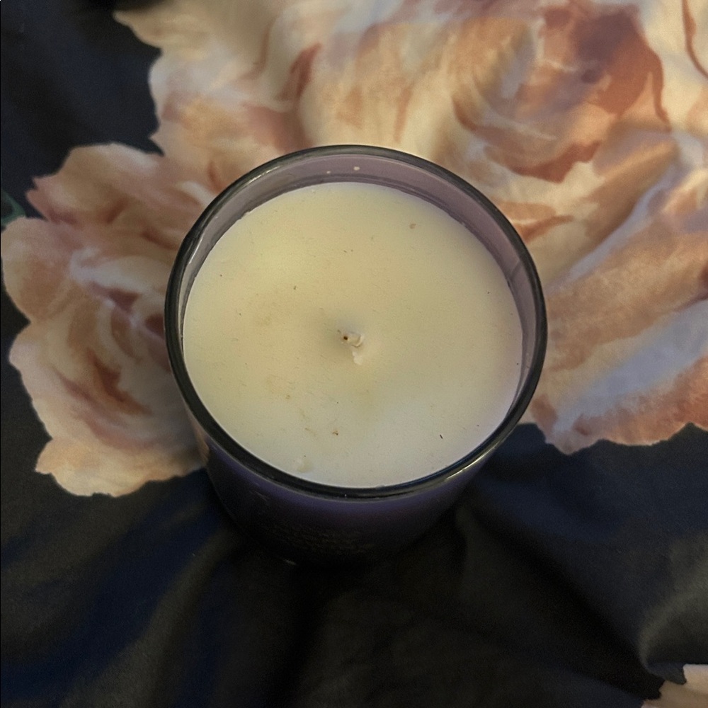 Victoria’s Secret Night Glowing Vanilla candle NEW - Picture 2 of 2